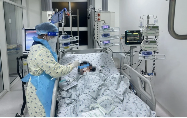 TP.HCM: Bé 30 tháng tuổi tử vong do não mô cầu thể tối cấp