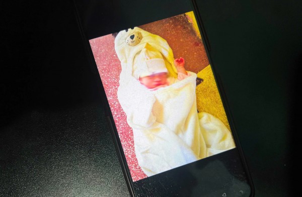 TP.HCM: Bé gái nặng 2,5 kg bị bỏ rơi tại chùa Kỳ Quang 2