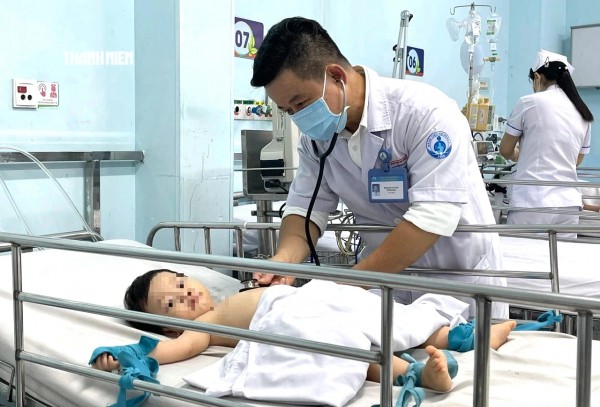 TP.HCM: Bệnh tay chân miệng tăng mạnh, hơn 8.150 ca mắc, 4 ca tử vong TP.HCM: Bệnh tay chân miệng tăng mạnh, hơn 8.150 ca mắc, 4 ca tử vong