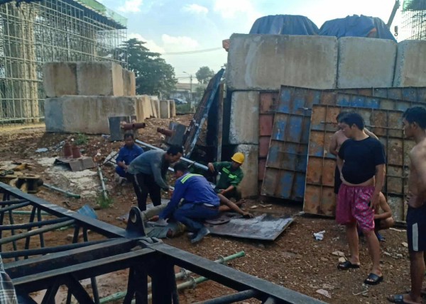 TP.HCM: Cần cẩu công trình Vành đai 3 sập, 2 công nhân thương vong TP.HCM: Cần cẩu công trình Vành đai 3 sập, 2 công nhân thương vong