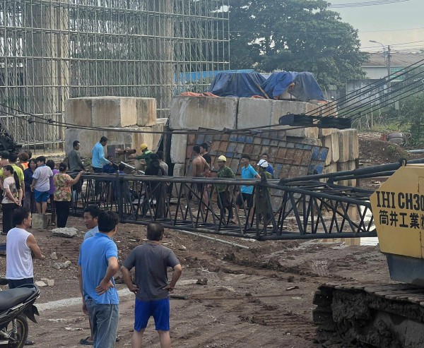 TP.HCM: Cần cẩu công trình Vành đai 3 sập, 2 công nhân thương vong TP.HCM: Cần cẩu công trình Vành đai 3 sập, 2 công nhân thương vong