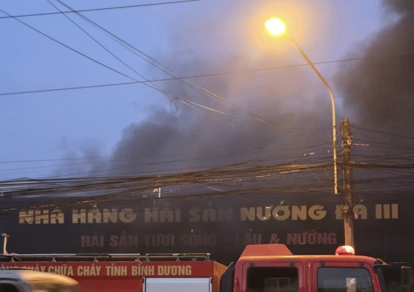 TP.HCM: Cháy nhà hàng hải sản ở phường Thuận Giao