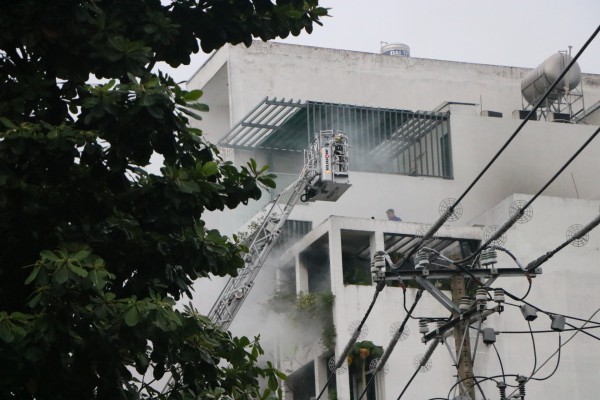 TP.HCM: Cháy nhà ở Q.Bình Thạnh, nhiều người tháo chạy thoát thân