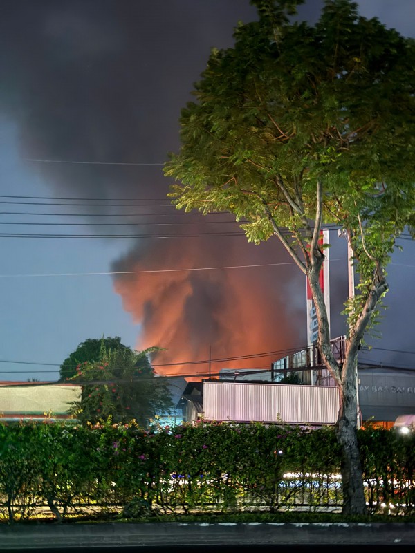 TP.HCM: Cháy ở chi nhánh cửa hàng xe Isuzu ở xã Xuân Thới Sơn