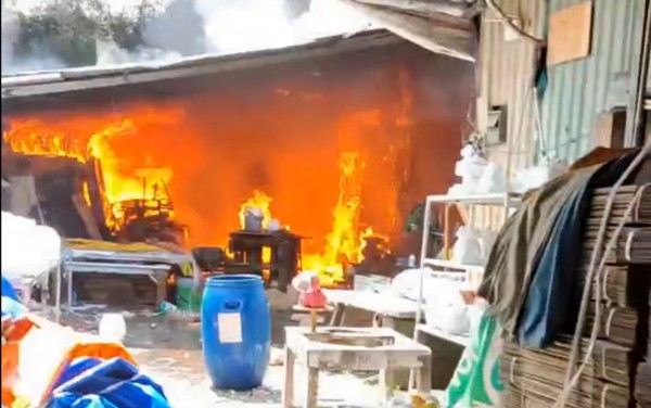 TP.HCM: Cháy ở chi nhánh cửa hàng xe Isuzu ở xã Xuân Thới Sơn