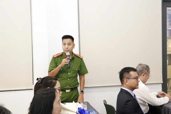 TP.HCM: Công an phường Cầu Ông Lãnh khai thác hơn 400 camera xử lý chèo kéo khách TP.HCM: Công an phường Cầu Ông Lãnh khai thác hơn 400 camera xử lý chèo kéo khách