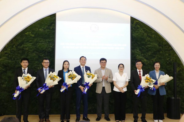 TP.HCM: Công an phường Cầu Ông Lãnh khai thác hơn 400 camera xử lý chèo kéo khách TP.HCM: Công an phường Cầu Ông Lãnh khai thác hơn 400 camera xử lý chèo kéo khách