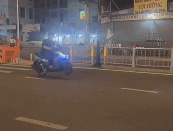 TP.HCM: Công an xác minh vụ bốc đầu xe trên đường Dương Quảng Hàm