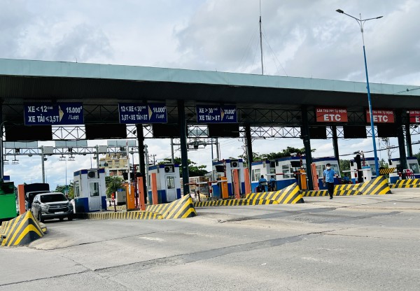 TP.HCM: Cử tri đề nghị Nhà nước mua lại trạm thu phí trên quốc lộ 13 TP.HCM: Cử tri đề nghị Nhà nước mua lại trạm thu phí trên quốc lộ 13