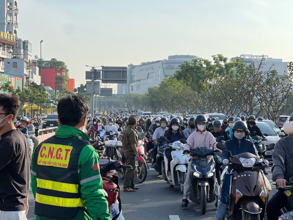 TP.HCM: 'Cua rơ' 68 tuổi nghi bị đột qụy tử vong trên cầu Bình Lợi