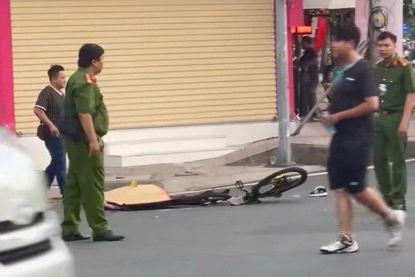 TP.HCM: 'Cua rơ' tử vong sau tai nạn xe tải lúc rạng sáng