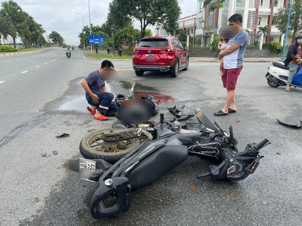 TP.HCM: Gặp tai nạn trong Khu công nghệ cao, nam thanh niên đi xe máy bất tỉnh