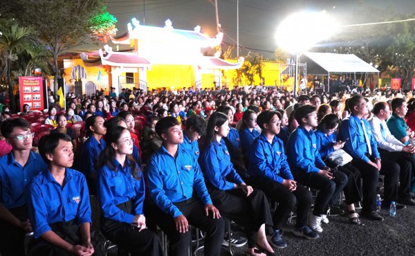 TP.HCM: Hào khí vùng bưng 6 xã sống lại trong đêm nghệ thuật ở Long Trường TP.HCM: Hào khí vùng bưng 6 xã sống lại trong đêm nghệ thuật ở Long Trường