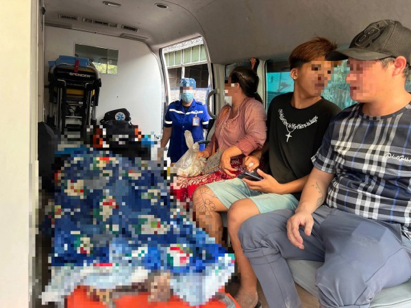 TP.HCM: Khom người nhặt ve chai, bà cụ bán vé số bị xe tải tông tử vong