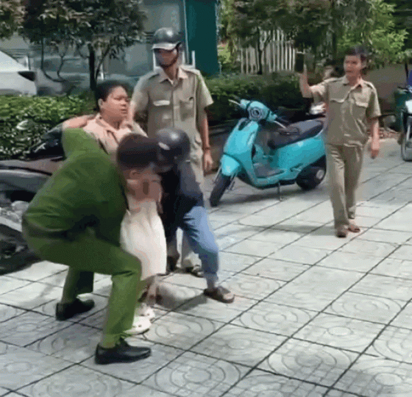 TP.HCM: 'Mưa tim' dành tặng chiến sĩ công an đưa sản phụ đi cấp cứu kịp thời TP.HCM: 'Mưa tim' dành tặng chiến sĩ công an đưa sản phụ đi cấp cứu kịp thời