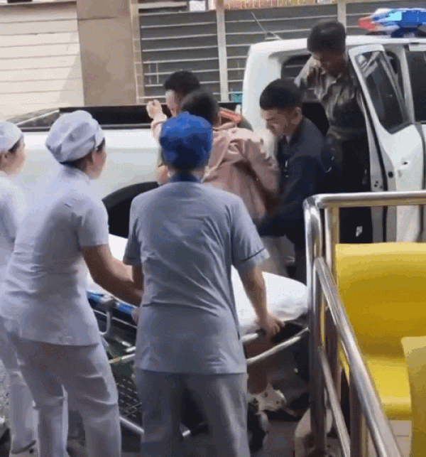 TP.HCM: 'Mưa tim' dành tặng chiến sĩ công an đưa sản phụ đi cấp cứu kịp thời TP.HCM: 'Mưa tim' dành tặng chiến sĩ công an đưa sản phụ đi cấp cứu kịp thời