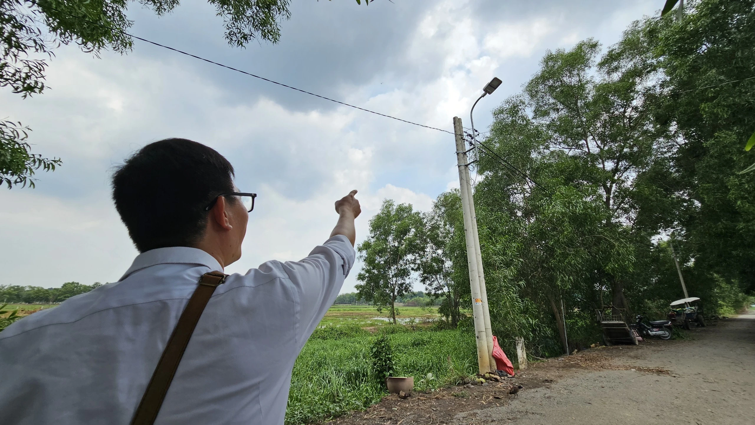 TP.HCM: Người đàn ông ở Củ Chi tử vong trên cột điện nghi do điện giật