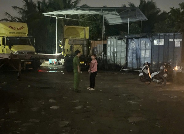 TP.HCM: Người đàn ông tử vong trong bãi xe, nghi điện giật TP.HCM: Người đàn ông tử vong trong bãi xe, nghi điện giật