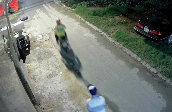 TP.HCM: Người khuyết tật tội nghiệp bị lừa giật 110 tờ vé số