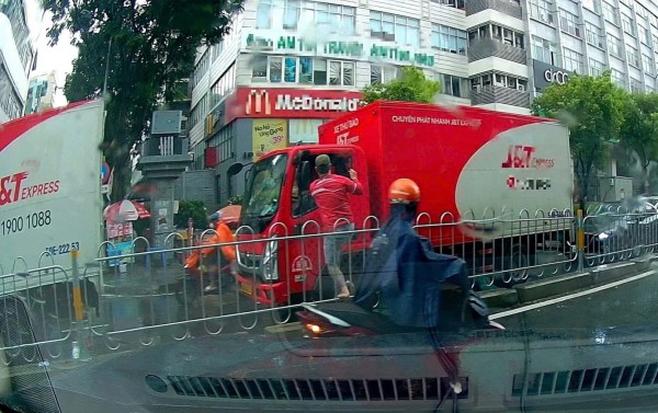 TP.HCM: Nhanh chóng bắt tài xế tấn công làm đồng nghiệp bị thương giữa đường TP.HCM: Nhanh chóng bắt tài xế tấn công làm đồng nghiệp bị thương giữa đường