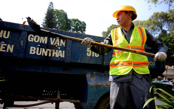 TP.HCM: Phân cấp cho phường, xã chủ động sửa đường, nạo vét cống