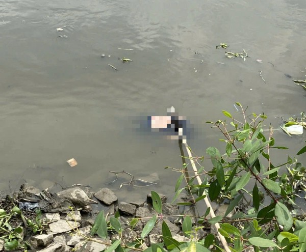 TP.HCM: Phát hiện thi thể nam giới ở bến đò Linh Đông TP.HCM: Phát hiện thi thể nam giới ở bến đò Linh Đông