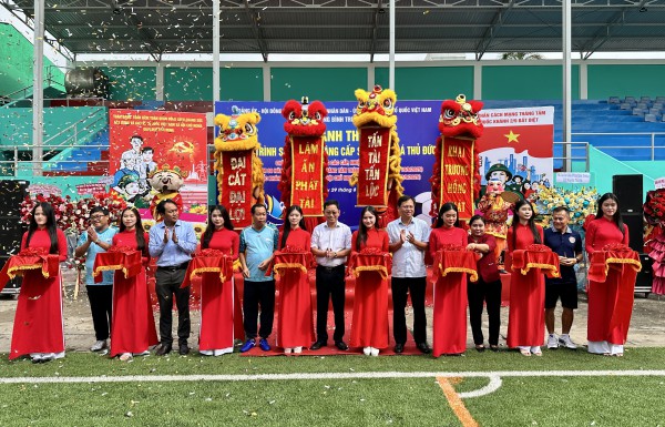 TP.HCM: Phường Bình Trưng khánh thành sân bóng đá sau nâng cấp, sửa chữa TP.HCM: Phường Bình Trưng khánh thành sân bóng đá sau nâng cấp, sửa chữa