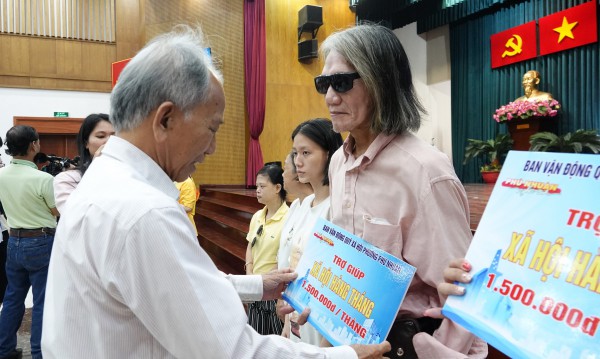 TP.HCM: Phường Phú Nhuận tiếp nhận 4,6 tỉ đồng trợ giúp hộ khó khăn