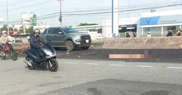 TP.HCM: Tai nạn liên hoàn trước công viên, 1 người tử vong