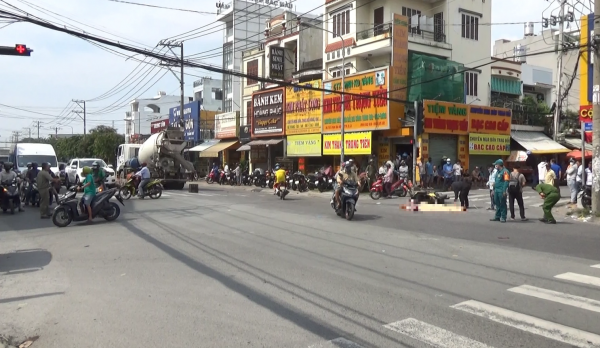 TP.HCM: Tai nạn thương tâm trên đường Phan Văn Hớn khiến một phụ huynh tử vong