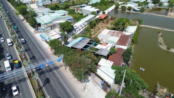 TP.HCM: Tại sao đất công mua bán giấy tay thành gara ô tô, quán cà phê?