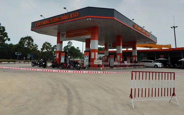 TP.HCM: Tài xế ô tô ôm cua cán tử vong bé gái 2 tuổi trong cây xăng