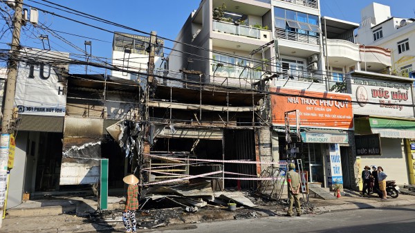 TP.HCM: Tiệm bánh ngọt ở đường Phan Huy Ích xảy ra cháy lớn