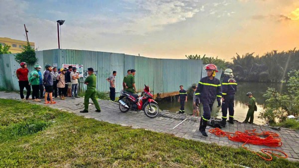 TP.HCM: Tìm thấy thi thể người rơi xuống cống nước mất tích ở phường Tân Thuận TP.HCM: Tìm thấy thi thể người rơi xuống cống nước mất tích ở phường Tân Thuận