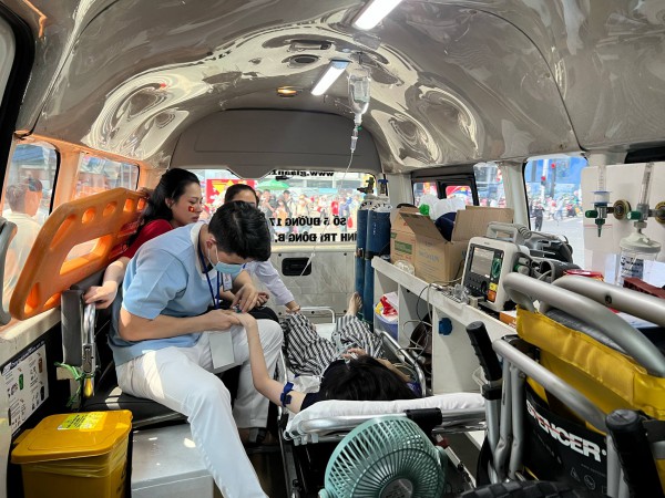 TP.HCM: Tối 31.12 đi xem bắn pháo hoa, tình huống khẩn cấp nào gọi cấp cứu 115? TP.HCM: Tối 31.12 đi xem bắn pháo hoa, tình huống khẩn cấp nào gọi cấp cứu 115?