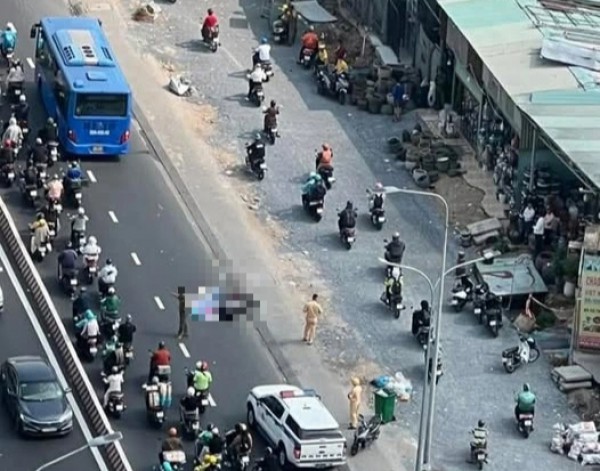 TP.HCM: Va chạm với xe buýt, người đàn ông tử vong tại chỗ TP.HCM: Va chạm với xe buýt, người đàn ông tử vong tại chỗ