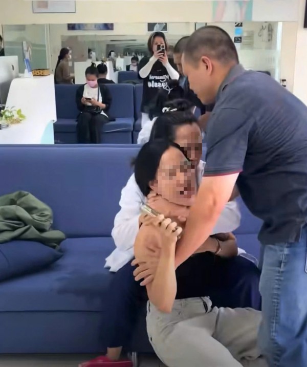 TP.HCM: Xác minh clip chủ phòng khám nha khoa hành hung khách hàng TP.HCM: Xác minh clip chủ phòng khám nha khoa hành hung khách hàng