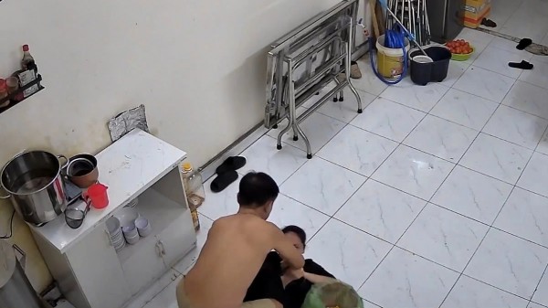 TP.HCM: Xác minh clip người đàn ông hành hung cô gái ở phường Tân Bình