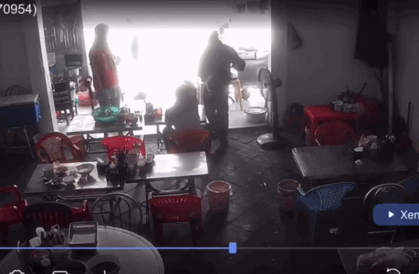 TP.HCM: Xông vào quán ăn hành hung khiến một người nhập viện