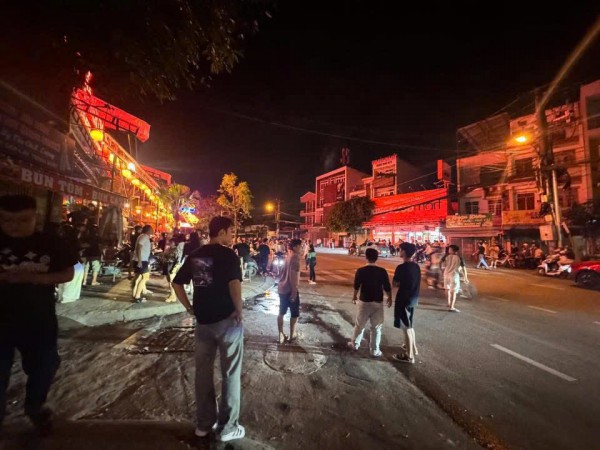 TP.HCM: Ẩu đả lúc ăn nhậu, nhiều người bị thương TP.HCM: Ẩu đả lúc ăn nhậu, nhiều người bị thương