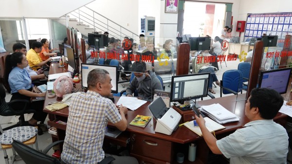 TP.HCM bố trí lại việc làm cho hơn 1.000 công chức TP.HCM bố trí lại việc làm cho hơn 1.000 công chức