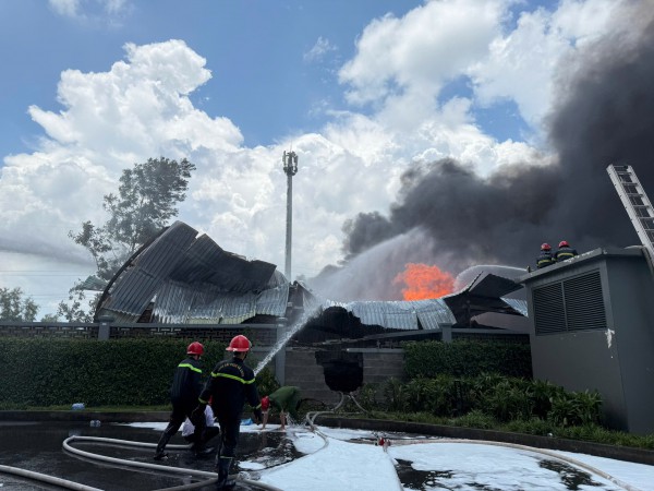 TP.HCM: Đang cháy lớn tại phường Thuận Giao