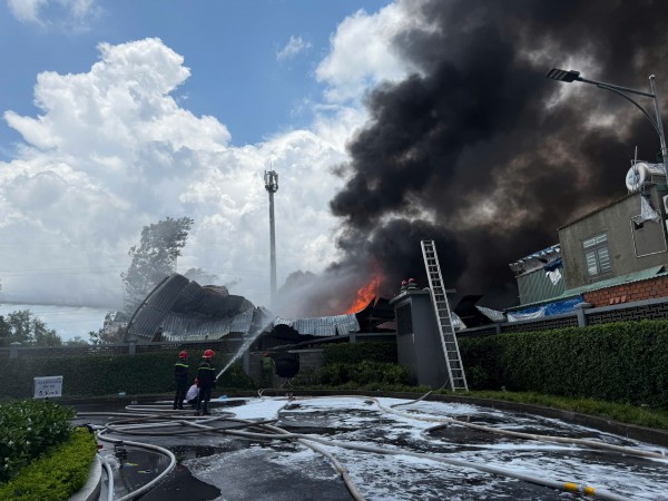 TP.HCM: Đang cháy lớn tại phường Thuận Giao