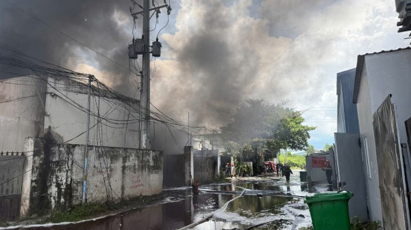TP.HCM: Đang cháy lớn tại phường Thuận Giao