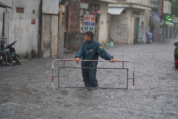 TP.HCM đề xuất xây hồ ngầm dưới sân bóng để chống ngập chợ Thủ Đức TP.HCM đề xuất xây hồ ngầm dưới sân bóng để chống ngập chợ Thủ Đức