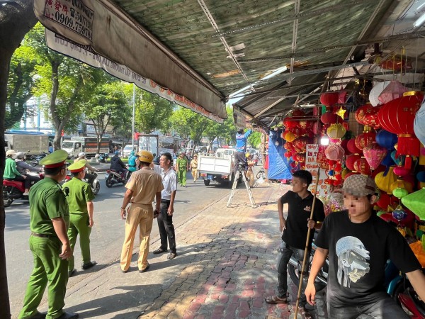 TP.HCM 'dẹp loạn' lấn chiếm lòng lề đường TP.HCM 'dẹp loạn' lấn chiếm lòng lề đường