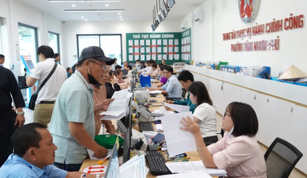 TP.HCM điều động lãnh đạo cấp phó vượt khung các sở và phường, xã TP.HCM điều động lãnh đạo cấp phó vượt khung các sở và phường, xã