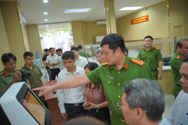 TP.HCM đồng loạt ra mắt 20 bộ phận một cửa tại công an cấp xã TP.HCM đồng loạt ra mắt 20 bộ phận một cửa tại công an cấp xã
