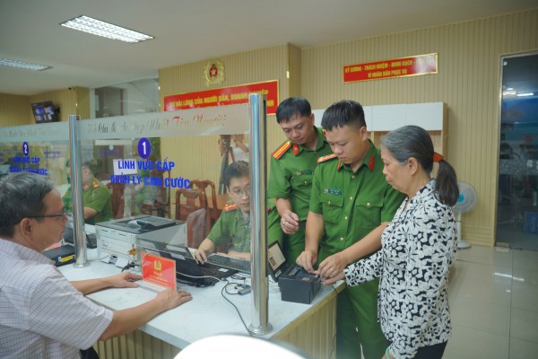 TP.HCM đồng loạt ra mắt 20 bộ phận một cửa tại công an cấp xã TP.HCM đồng loạt ra mắt 20 bộ phận một cửa tại công an cấp xã