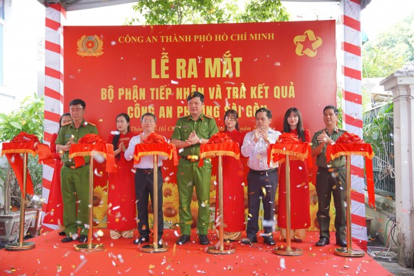 TP.HCM đồng loạt ra mắt 20 bộ phận một cửa tại công an cấp xã TP.HCM đồng loạt ra mắt 20 bộ phận một cửa tại công an cấp xã